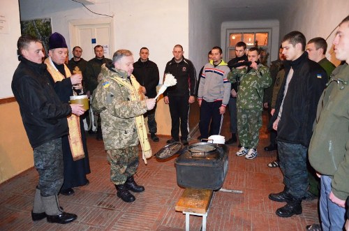 Різдво Христове на сході України відсвяткували пісною вечерею та спільною молитвою
